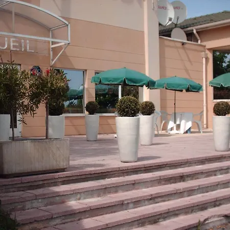 Hotel Median Roissy Cdg Aeroport 3*